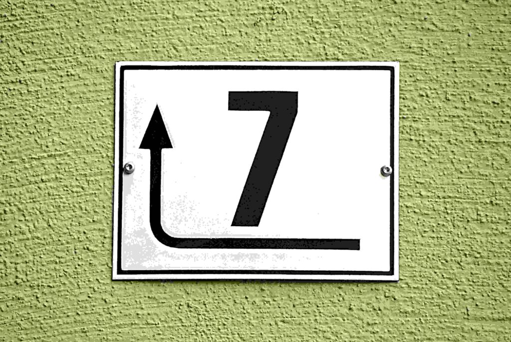 Blog PureColla Panneau indiquant 7, pour les 7 bienfaits du collagène